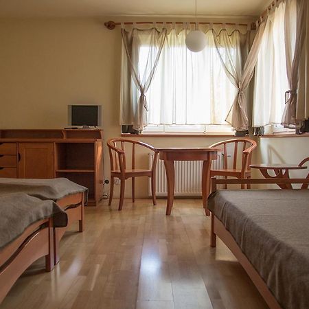 The Zen Hostel - Posticum Oradea Zewnętrze zdjęcie