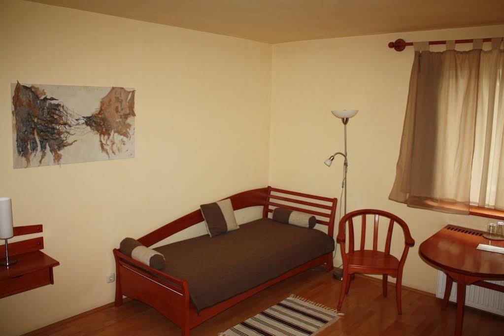 The Zen Hostel - Posticum Oradea Zewnętrze zdjęcie